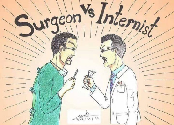 Chirurgas prieš vidaus ligų gydytoją